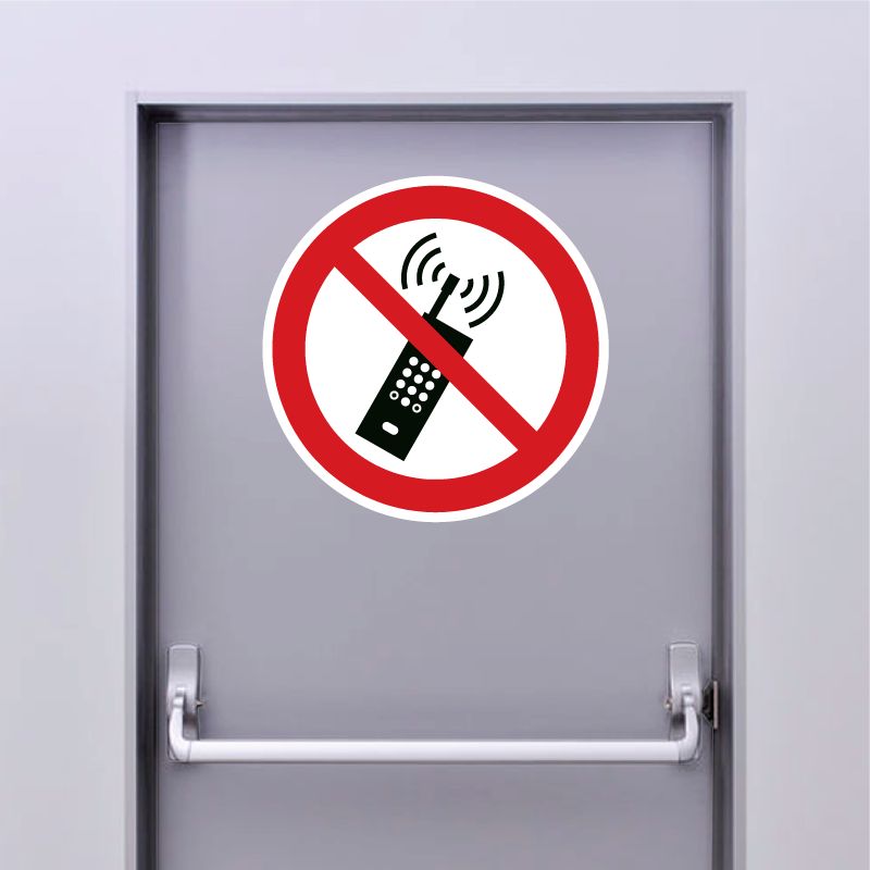 Autocollant Panneau interdiction d'utilisation téléphone portables - ISO7010 - P013
